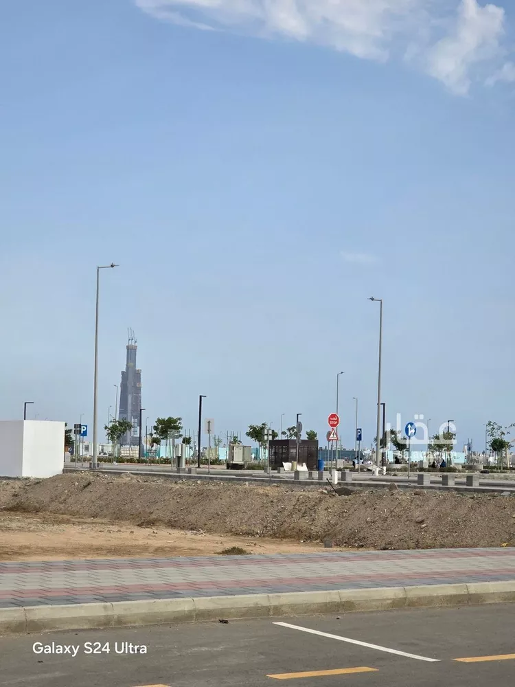 من الموقع يظهر برج جدة